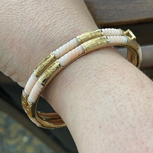 Solid 14K yellow gold & carved natural angel skin coral hinged bangle bracelet - Picture 7 of 12